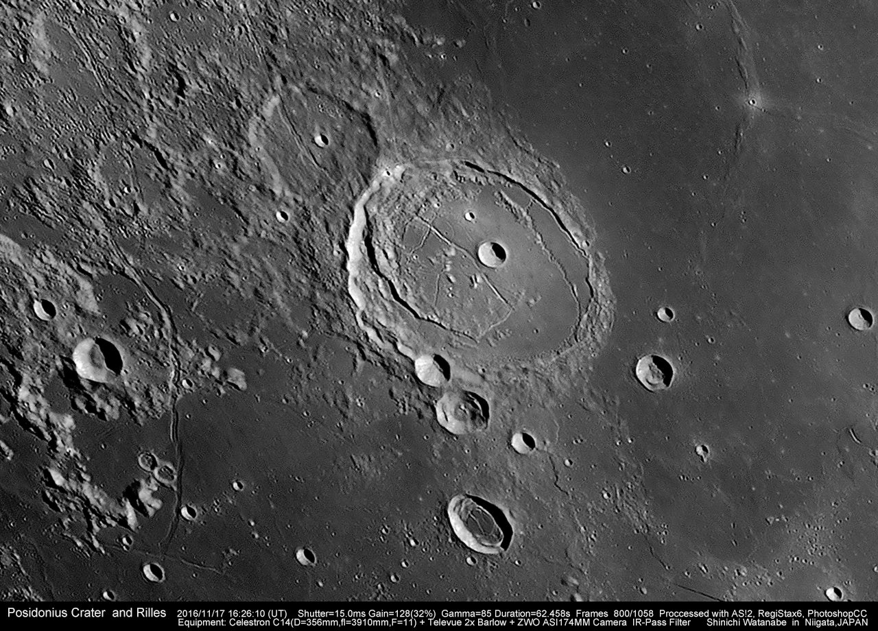 ポシドニウス詳細（トリミングあり）（2016/11/18 01:26:10 C14＋2xBarlow+ASI174MM+IR Pass Filter  Shutter 15.00ms  Gain 128(32%) Ganmma 85）データは写真にも直接書き込んであります。ポシドニウスの内部平原を
ぐるりと囲む細い谷が実際にはぎざぎざに蛇行しながら伸びている様子がよくわかります。なかなか面白い眺めです。